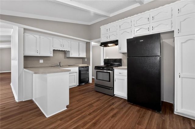 8823 E 23rd Street, Kansas City, MO 64129