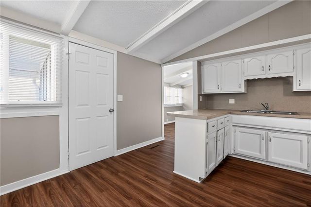 8823 E 23rd Street, Kansas City, MO 64129