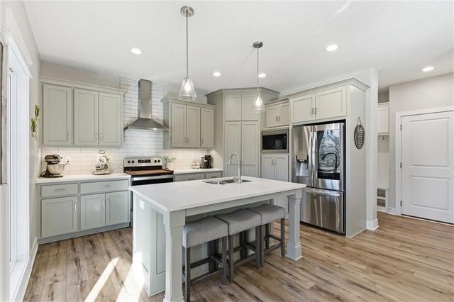 308 E Oak Street, Lone Jack, MO 64070