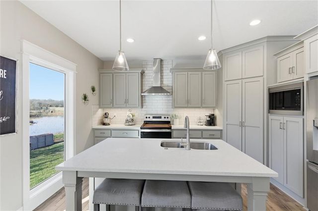 308 E Oak Street, Lone Jack, MO 64070