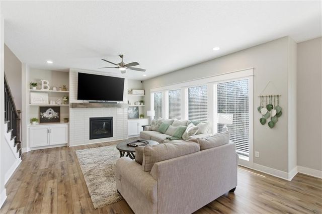 308 E Oak Street, Lone Jack, MO 64070