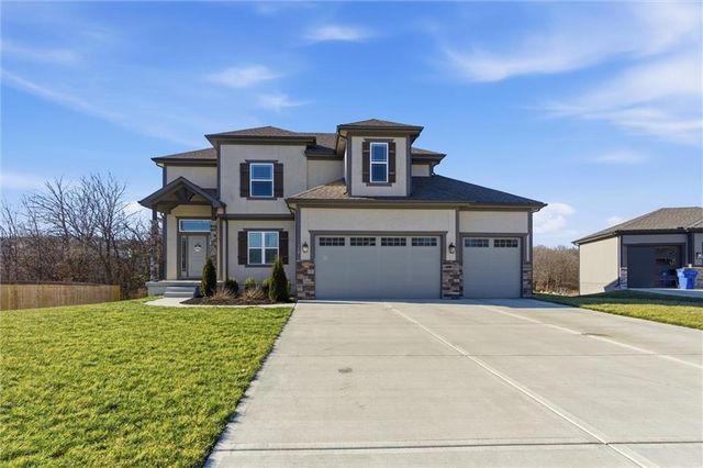 308 E Oak Street, Lone Jack, MO 64070