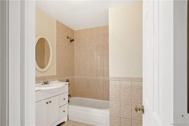 5 Crosby Place, New Rochelle, NY 10801