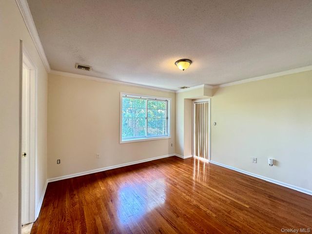 5 Crosby Place, New Rochelle, NY 10801