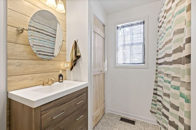 306 N Park Drive, Baltimore, OH 43105