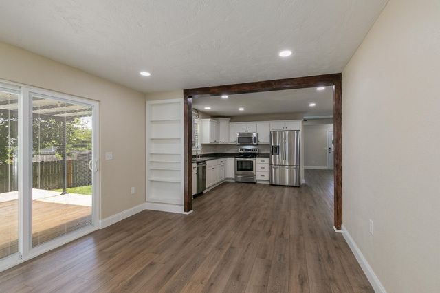 5749 W Payton Circle, Springfield, MO 65802