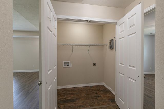 5749 W Payton Circle, Springfield, MO 65802