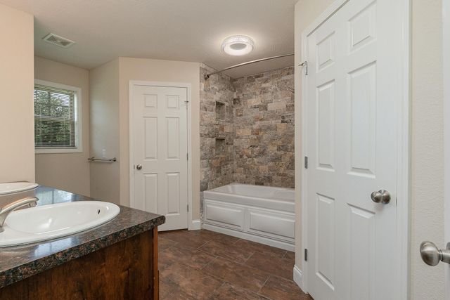 5749 W Payton Circle, Springfield, MO 65802