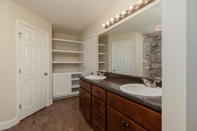5749 W Payton Circle, Springfield, MO 65802