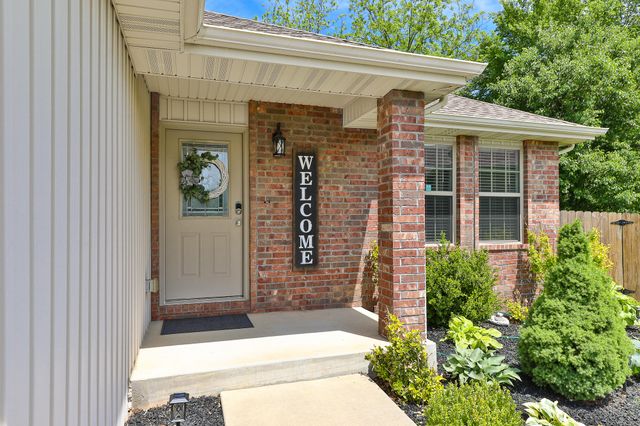 5749 W Payton Circle, Springfield, MO 65802
