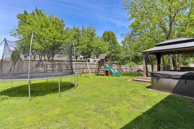 5749 W Payton Circle, Springfield, MO 65802
