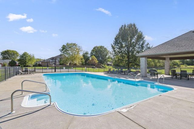 5749 W Payton Circle, Springfield, MO 65802
