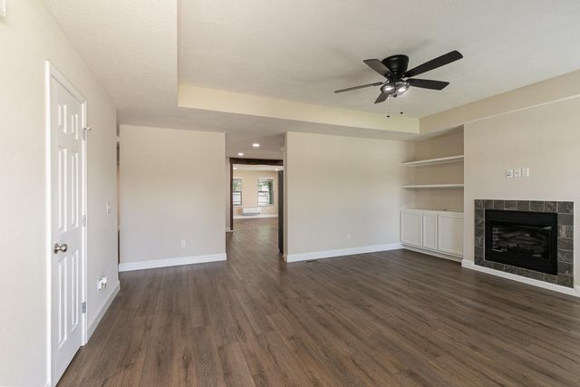 5749 W Payton Circle, Springfield, MO 65802