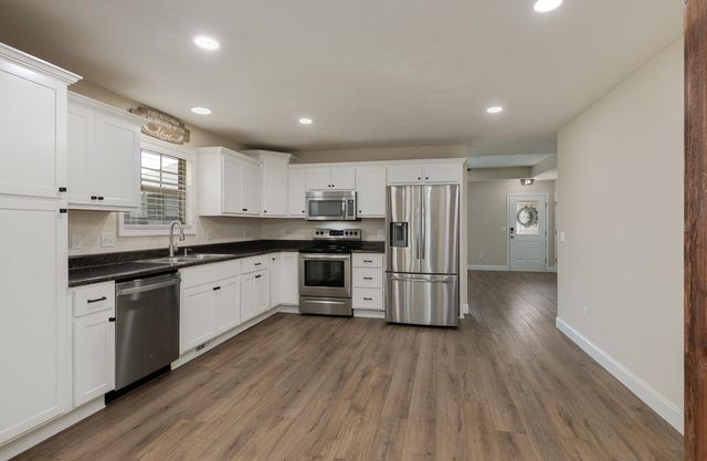 5749 W Payton Circle, Springfield, MO 65802