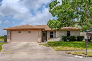 2221 Meadowgrove Dr, Corpus Christi, TX 78414