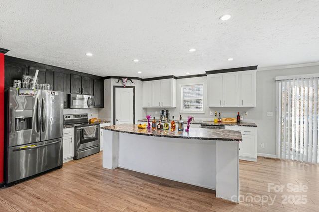 186 Ridge Creek Drive, Troutman, NC 28166