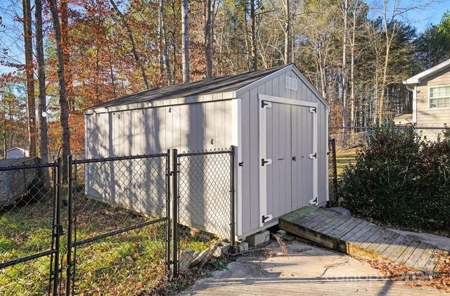 186 Ridge Creek Drive, Troutman, NC 28166