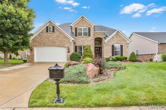 208 Fountain Drive, Glen Carbon, IL 62034