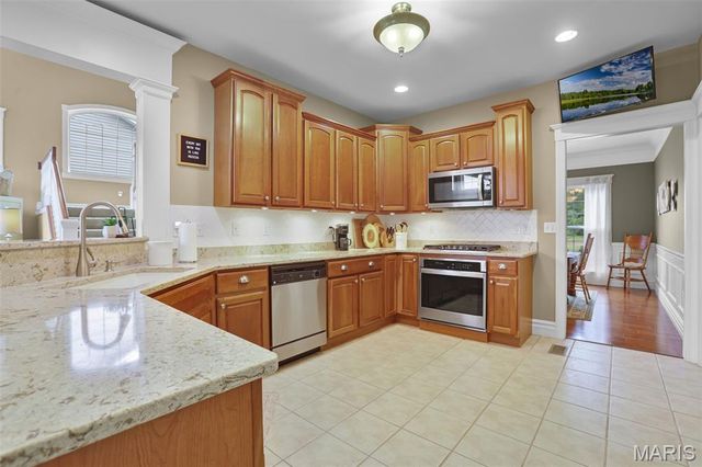 208 Fountain Drive, Glen Carbon, IL 62034