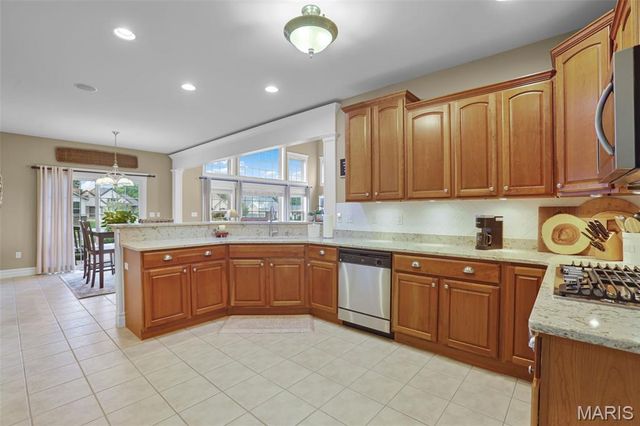 208 Fountain Drive, Glen Carbon, IL 62034
