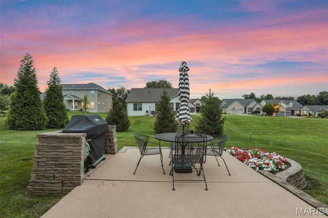 208 Fountain Drive, Glen Carbon, IL 62034