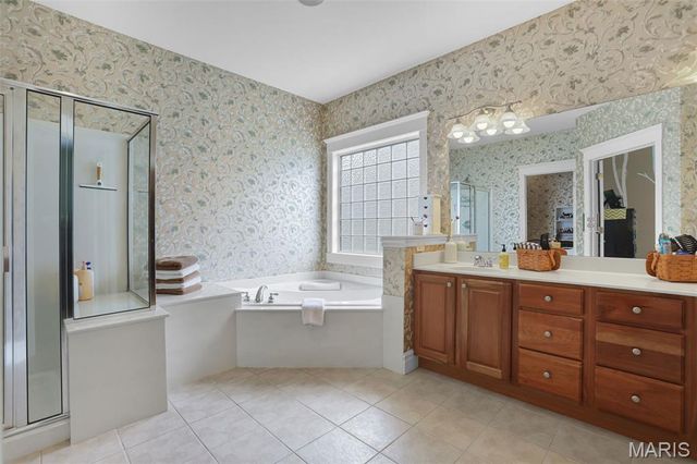 208 Fountain Drive, Glen Carbon, IL 62034