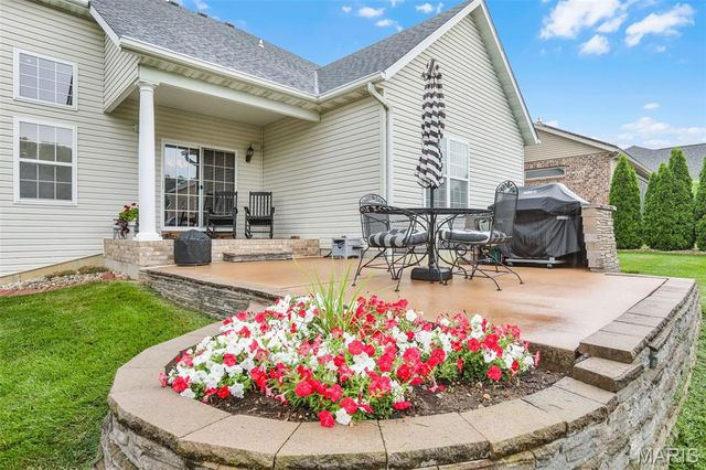 208 Fountain Drive, Glen Carbon, IL 62034