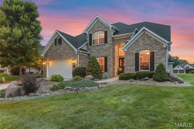 208 Fountain Drive, Glen Carbon, IL 62034