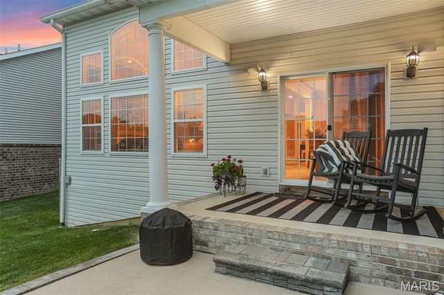 208 Fountain Drive, Glen Carbon, IL 62034