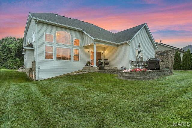 208 Fountain Drive, Glen Carbon, IL 62034