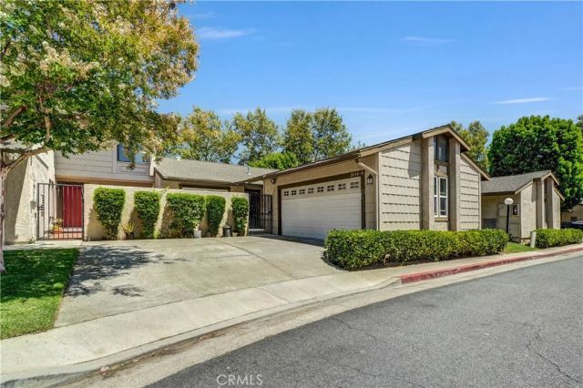 2616 N Tustin Avenue A, Santa Ana, CA 92705