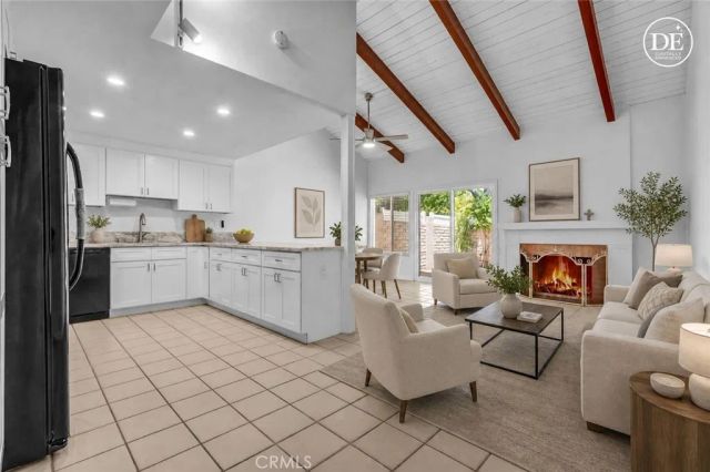 2616 N Tustin Avenue A, Santa Ana, CA 92705