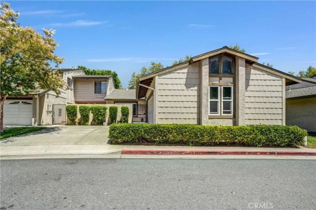 2616 N Tustin Avenue A, Santa Ana, CA 92705