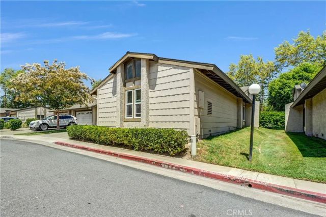2616 N Tustin Avenue A, Santa Ana, CA 92705
