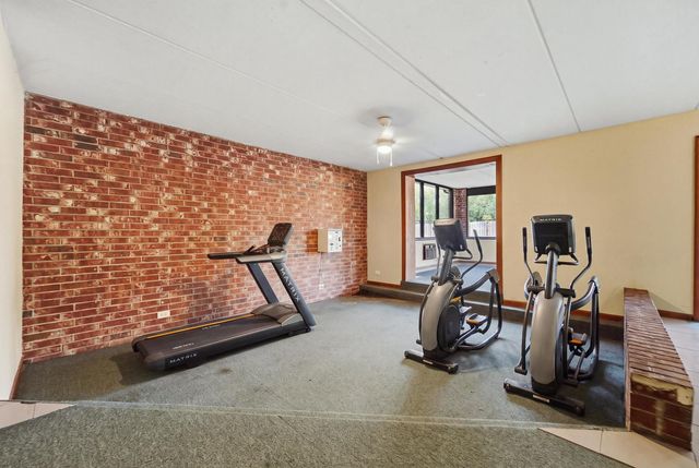 5011 Valley Lane 208, Streamwood, IL 60107