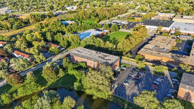 5011 Valley Lane 208, Streamwood, IL 60107