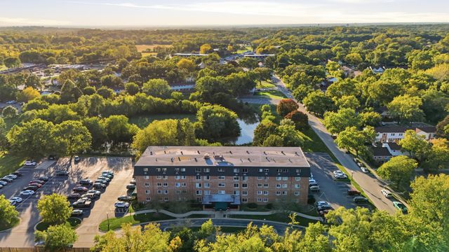 5011 Valley Lane 208, Streamwood, IL 60107