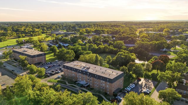 5011 Valley Lane 208, Streamwood, IL 60107