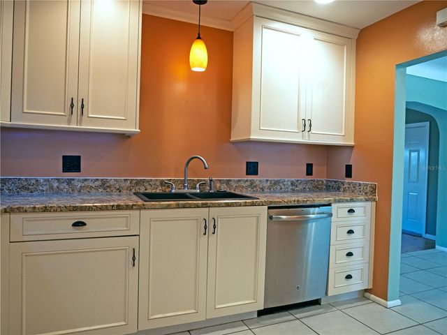 6724 17TH LANE N, St Petersburg, FL 33702