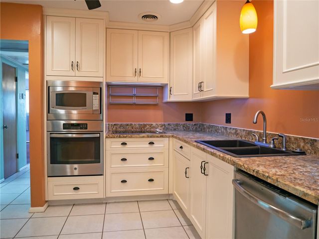 6724 17TH LANE N, St Petersburg, FL 33702