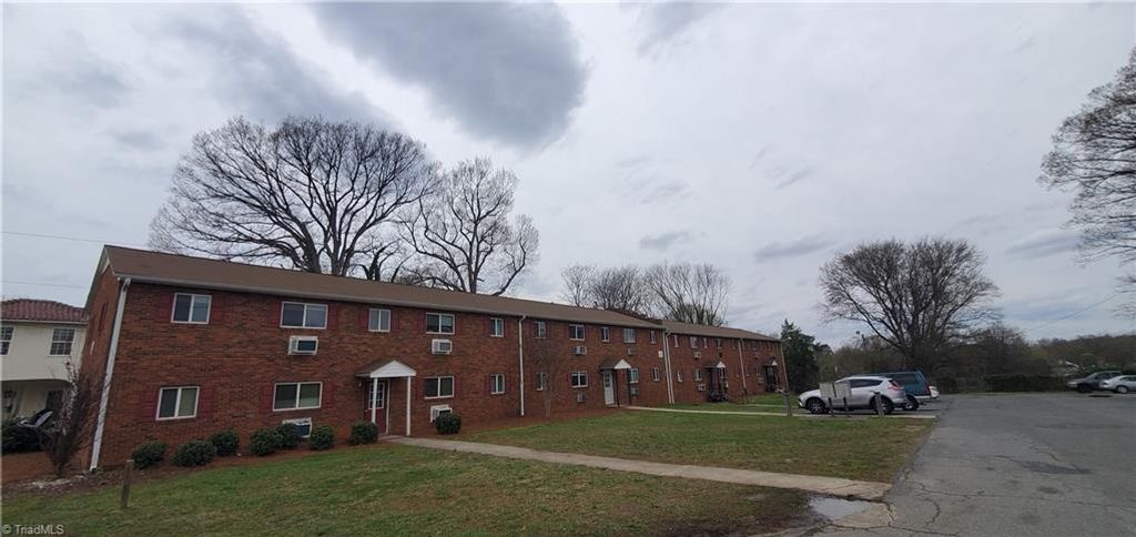 725 Akron Drive, Winston-salem, NC 27105