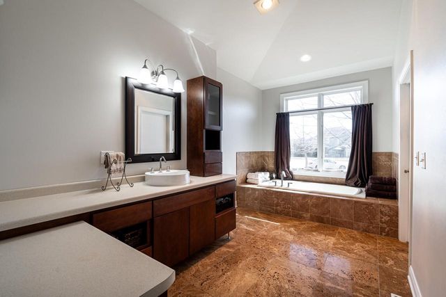 2308 Coldwater Creek DRIVE, Waukesha, WI 53188