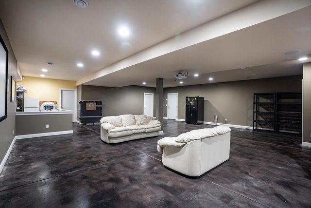 2308 Coldwater Creek DRIVE, Waukesha, WI 53188