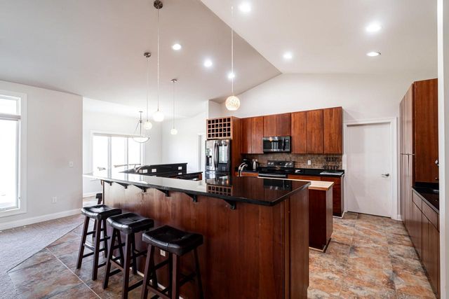 2308 Coldwater Creek DRIVE, Waukesha, WI 53188