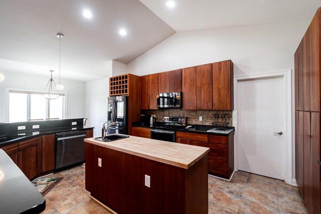 2308 Coldwater Creek DRIVE, Waukesha, WI 53188