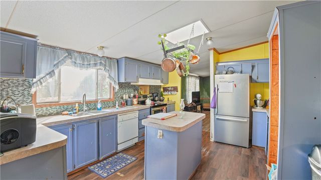 105 Stardust Loop, Jesup, GA 31545