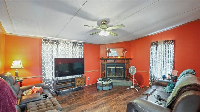 105 Stardust Loop, Jesup, GA 31545