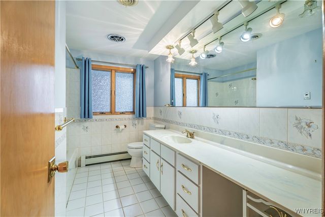 32 Barlow Avenue, Lackawanna, NY 14218