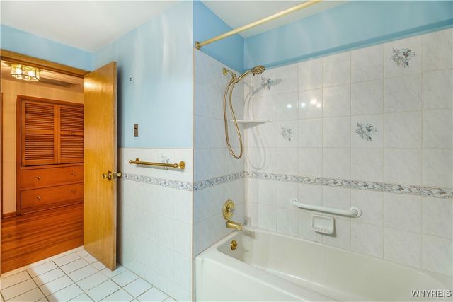 32 Barlow Avenue, Lackawanna, NY 14218