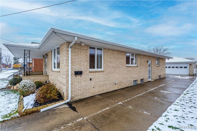 32 Barlow Avenue, Lackawanna, NY 14218